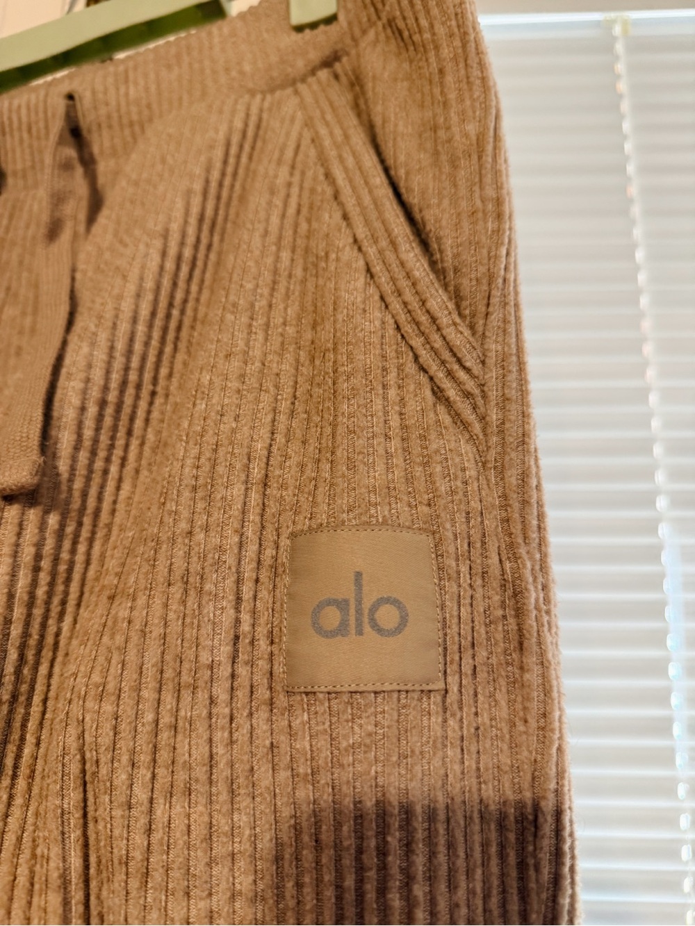 Alo Yoga Muse Ribbed Hoodie Jogger Set Taupe Gravel Heather M - Picture 8 of 8